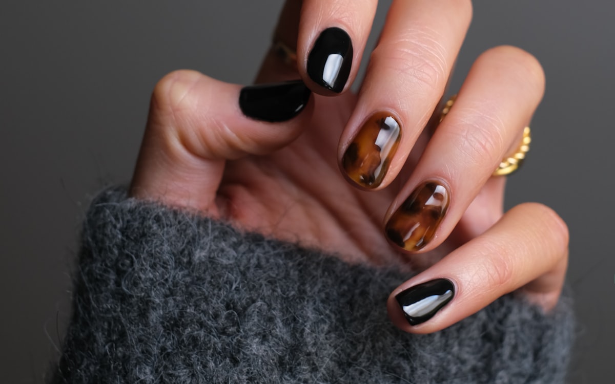 Chic manicure with glossy designer nails